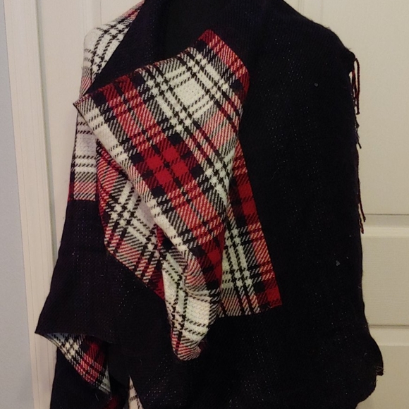 Shawl - Picture 2 of 5